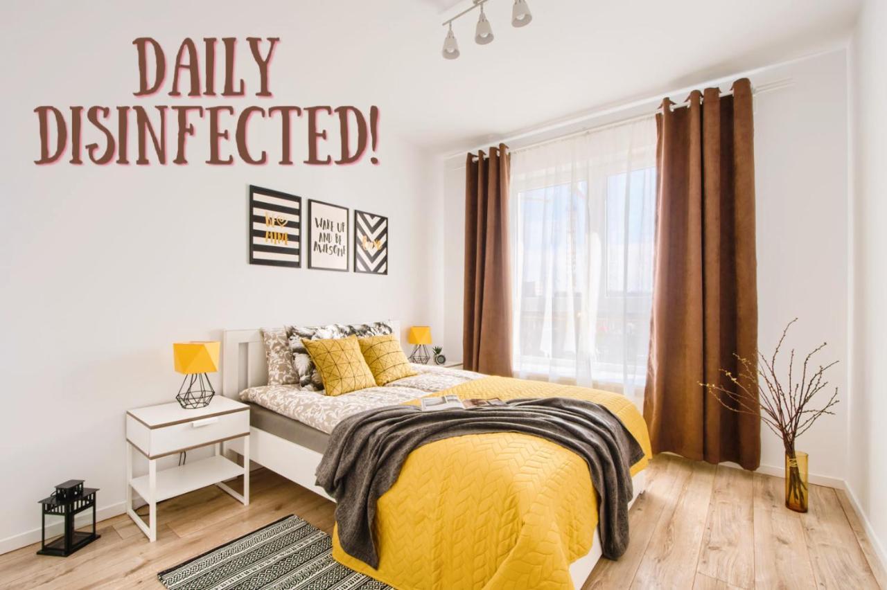 M&R Apartament Airport&Business Premium Komputerowa - Underground Garage - Free Wifi - Netflix - Self Check-In - 5 Min From Chopin Airport Varsó Kültér fotó