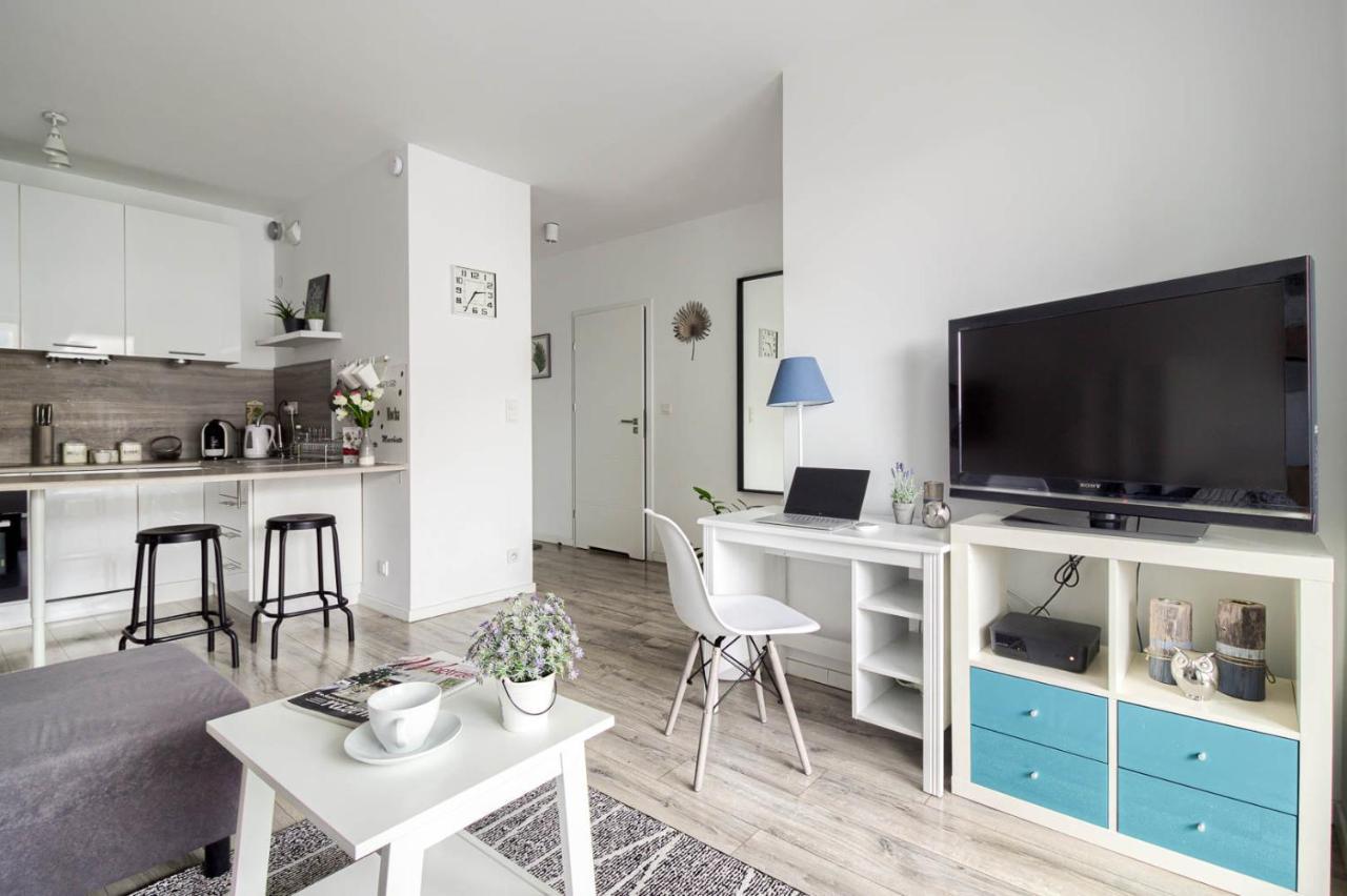 M&R Apartament Airport&Business Premium Komputerowa - Underground Garage - Free Wifi - Netflix - Self Check-In - 5 Min From Chopin Airport Varsó Kültér fotó