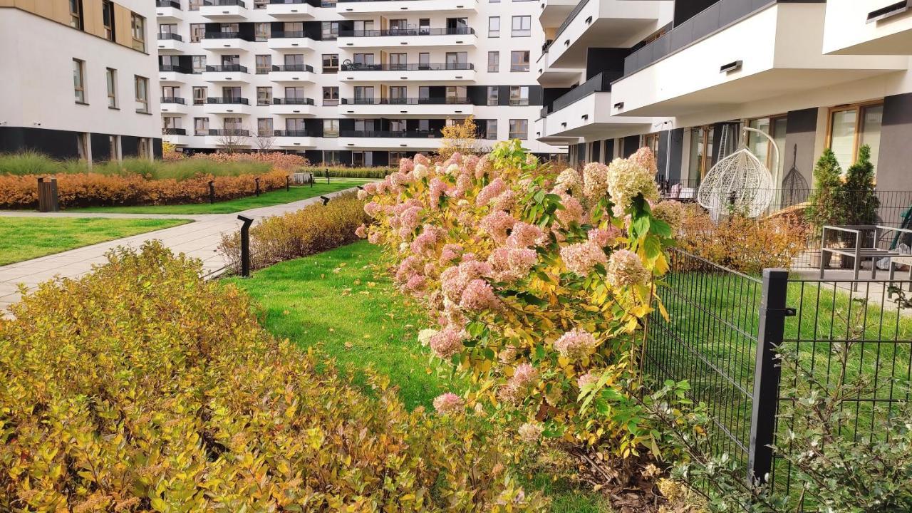 M&R Apartament Airport&Business Premium Komputerowa - Underground Garage - Free Wifi - Netflix - Self Check-In - 5 Min From Chopin Airport Varsó Kültér fotó