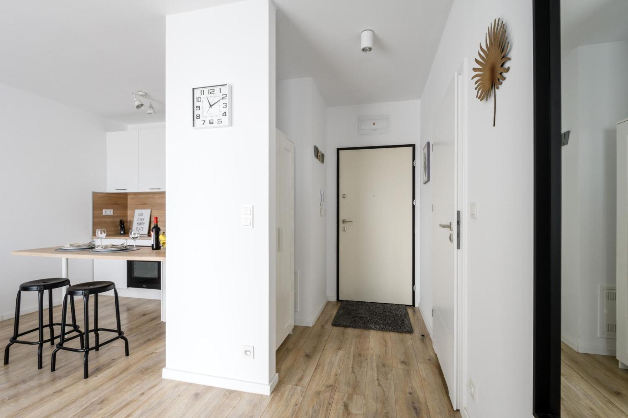 M&R Apartament Airport&Business Premium Komputerowa - Underground Garage - Free Wifi - Netflix - Self Check-In - 5 Min From Chopin Airport Varsó Kültér fotó