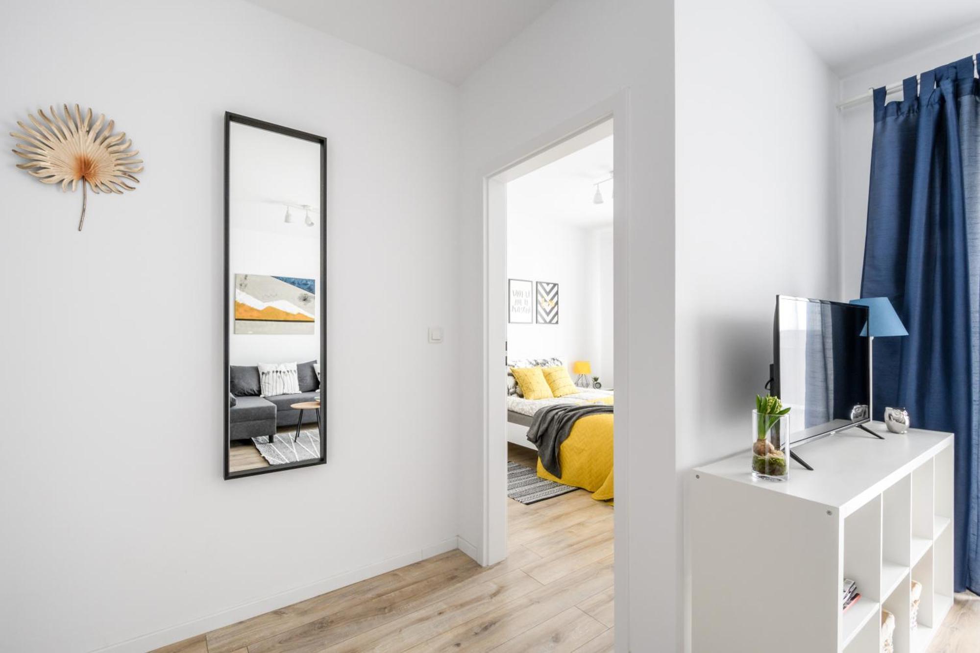 M&R Apartament Airport&Business Premium Komputerowa - Underground Garage - Free Wifi - Netflix - Self Check-In - 5 Min From Chopin Airport Varsó Kültér fotó