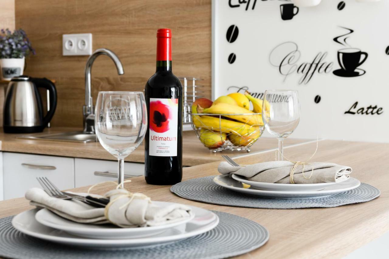 M&R Apartament Airport&Business Premium Komputerowa - Underground Garage - Free Wifi - Netflix - Self Check-In - 5 Min From Chopin Airport Varsó Kültér fotó