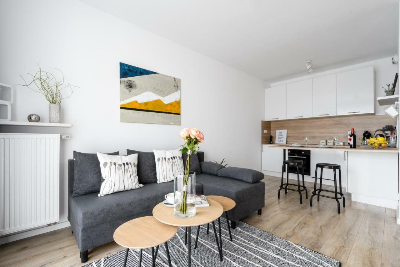 M&R Apartament Airport&Business Premium Komputerowa - Underground Garage - Free Wifi - Netflix - Self Check-In - 5 Min From Chopin Airport Varsó Kültér fotó