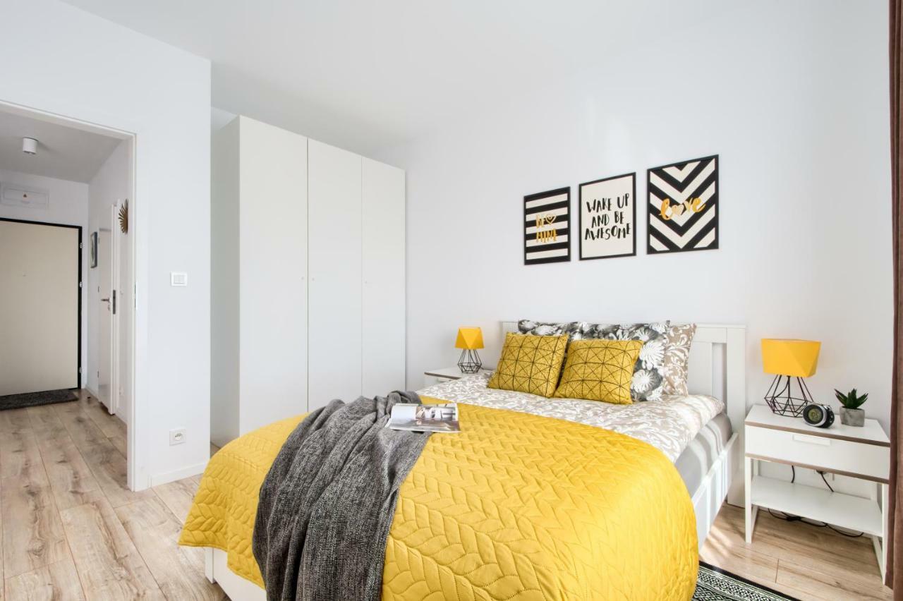 M&R Apartament Airport&Business Premium Komputerowa - Underground Garage - Free Wifi - Netflix - Self Check-In - 5 Min From Chopin Airport Varsó Kültér fotó
