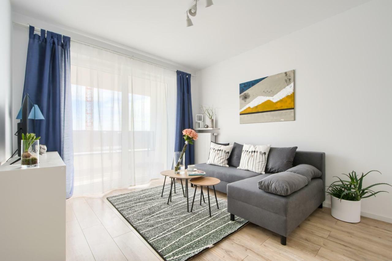 M&R Apartament Airport&Business Premium Komputerowa - Underground Garage - Free Wifi - Netflix - Self Check-In - 5 Min From Chopin Airport Varsó Kültér fotó