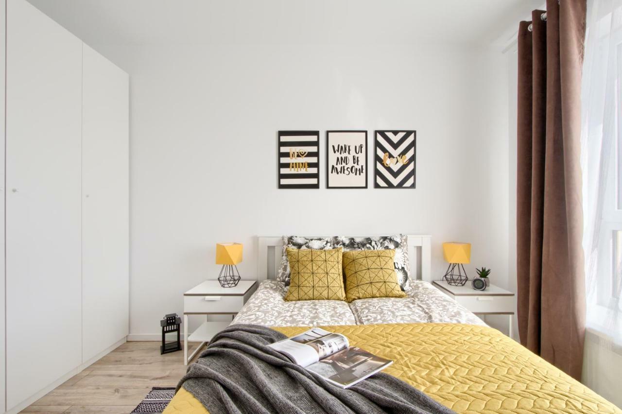 M&R Apartament Airport&Business Premium Komputerowa - Underground Garage - Free Wifi - Netflix - Self Check-In - 5 Min From Chopin Airport Varsó Kültér fotó