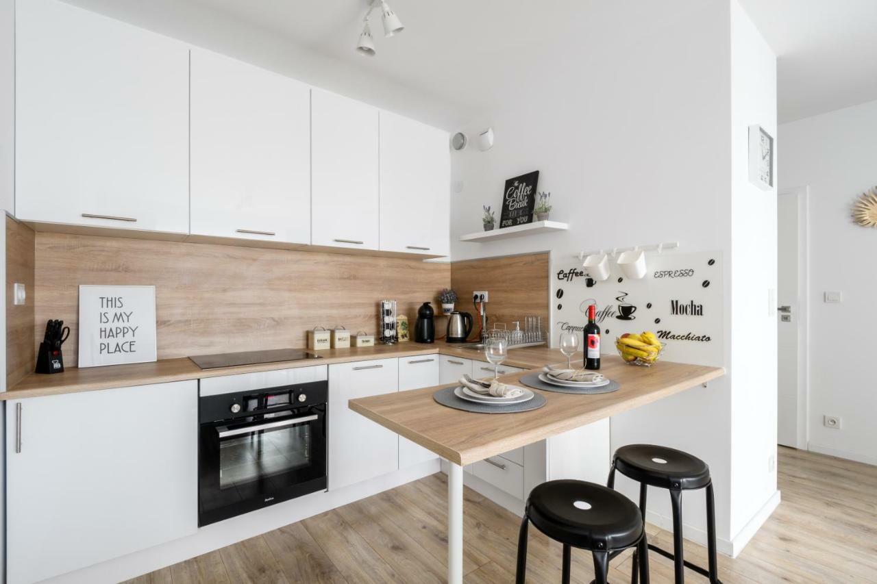 M&R Apartament Airport&Business Premium Komputerowa - Underground Garage - Free Wifi - Netflix - Self Check-In - 5 Min From Chopin Airport Varsó Kültér fotó