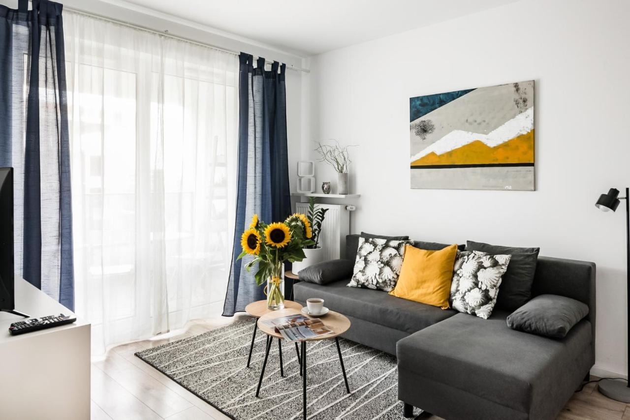 M&R Apartament Airport&Business Premium Komputerowa - Underground Garage - Free Wifi - Netflix - Self Check-In - 5 Min From Chopin Airport Varsó Kültér fotó
