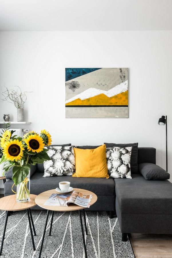 M&R Apartament Airport&Business Premium Komputerowa - Underground Garage - Free Wifi - Netflix - Self Check-In - 5 Min From Chopin Airport Varsó Kültér fotó