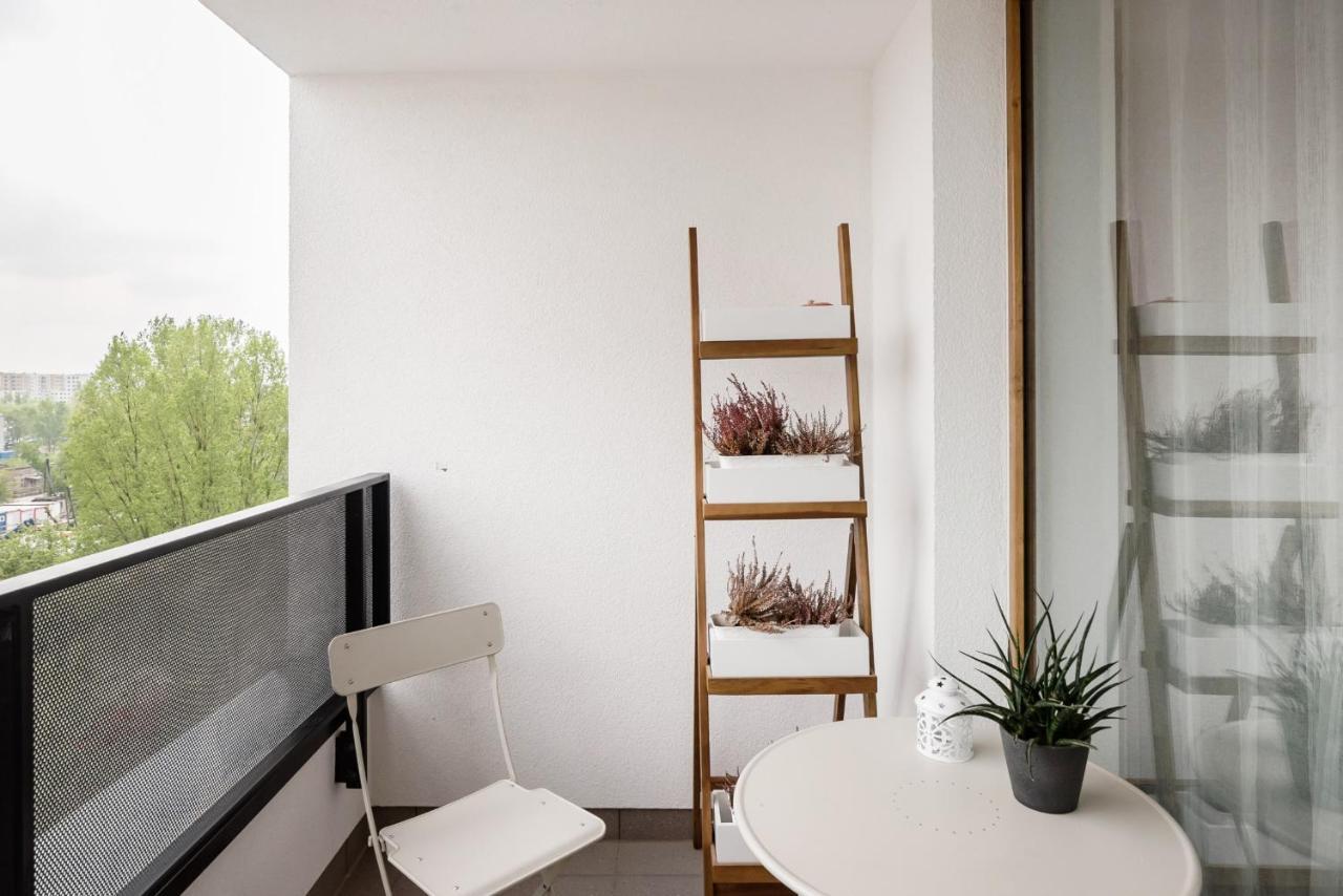 M&R Apartament Airport&Business Premium Komputerowa - Underground Garage - Free Wifi - Netflix - Self Check-In - 5 Min From Chopin Airport Varsó Kültér fotó