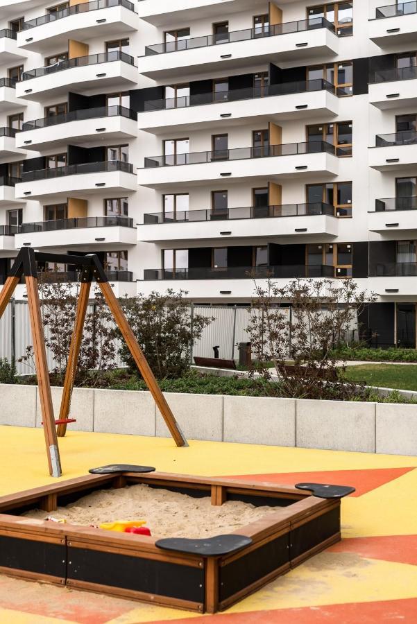 M&R Apartament Airport&Business Premium Komputerowa - Underground Garage - Free Wifi - Netflix - Self Check-In - 5 Min From Chopin Airport Varsó Kültér fotó