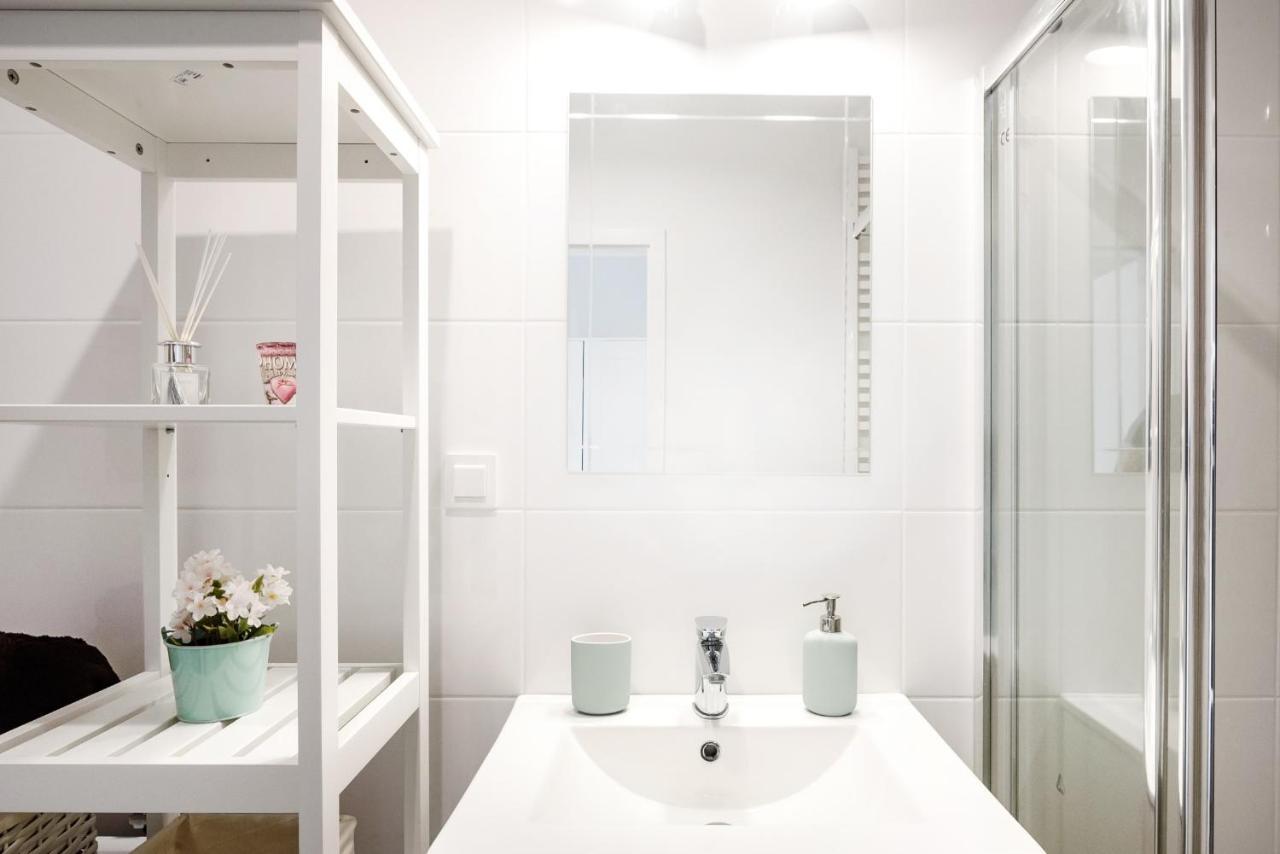 M&R Apartament Airport&Business Premium Komputerowa - Underground Garage - Free Wifi - Netflix - Self Check-In - 5 Min From Chopin Airport Varsó Kültér fotó