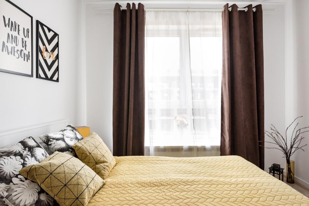 M&R Apartament Airport&Business Premium Komputerowa - Underground Garage - Free Wifi - Netflix - Self Check-In - 5 Min From Chopin Airport Varsó Kültér fotó